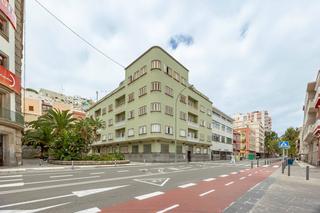 Pis  Avenida primero de mayo. Amplio piso familiar en venta en zona triana