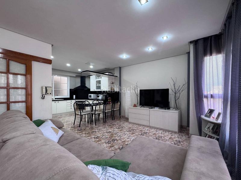 Foto 19a8ad01-4847-4ff5-b7b8-d1dc97dc6fcf. Casa adosada edificio de uso mixto en venta o alquiler con opción a compra San Gregorio, en Telde
