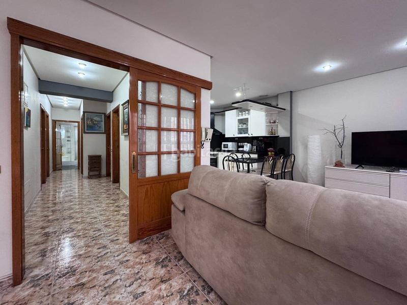 Foto e0df9520-b37f-4468-aece-77afa708f23d. Casa adosada edificio de uso mixto en venta o alquiler con opción a compra San Gregorio, en Telde