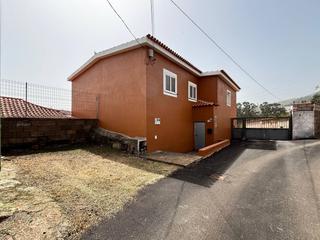 Casa a Calle calle doctor caldera, 22 22. Gran oportunidad única de inversión en la esperanza! tres vivien