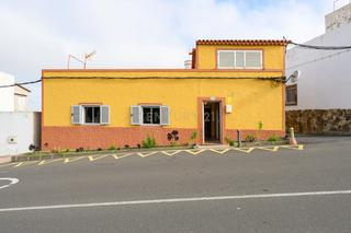 Chalet in Avenida de la cruz 52. Dos casas en una, con diferentes entradas