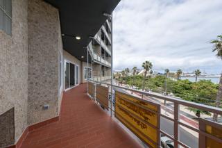 Appartement à Leon y castillo 320. Fantástico piso con terraza en venta!