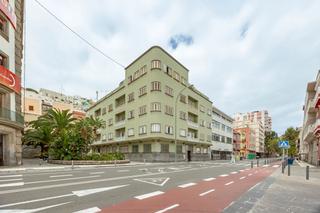 Appartement à Avenida primero de mayo, las palmas de gran canaria, spain 23. Amplio piso familiar en venta en zona triana