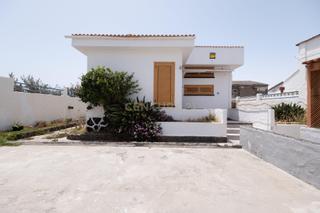 Casa a Fuente santa, puerto de las nieves, spain. Una joya junto al mar en el puerto de agaete