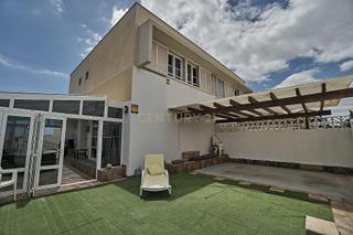 Casa  Calle aguadulce, 24, ingenio, spain. Chalet pareado con terraza y garaje en playa el burrero