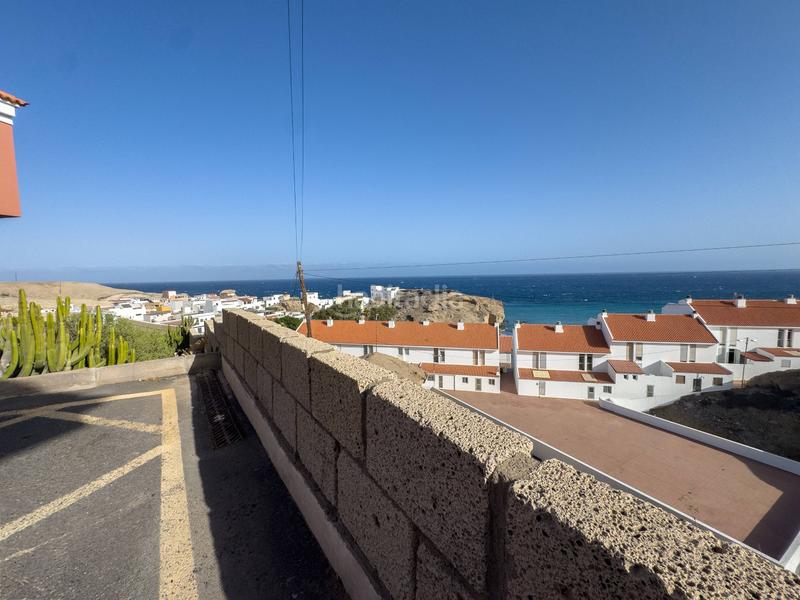 Foto 19d7db31-9247-4ddf-9d39-3aff5df511a3. Casa adossada amb aparcament a Arico