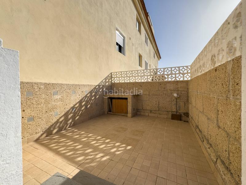 Foto 478b2a09-1742-4ab1-951d-b1052e4db6f4. Casa adossada amb aparcament a Arico