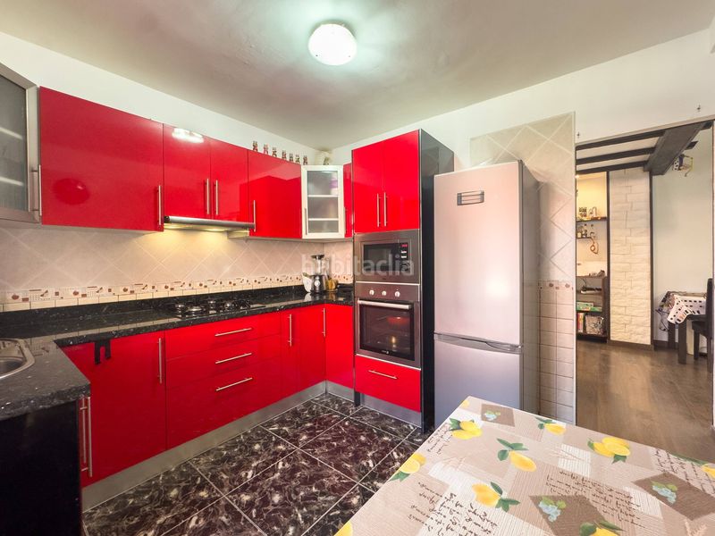 Foto 5b8a76f6-aad4-4a1f-8075-778952b0ec29. Casa adossada amb aparcament a Arico