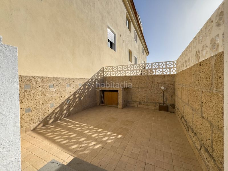 Foto b4c04a21-0e04-47c8-8e1d-416930c7d518. Casa adossada amb aparcament a Arico