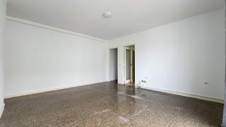 Pis  Calle forjador. Amplio piso con tres balcones junto a playa jardin