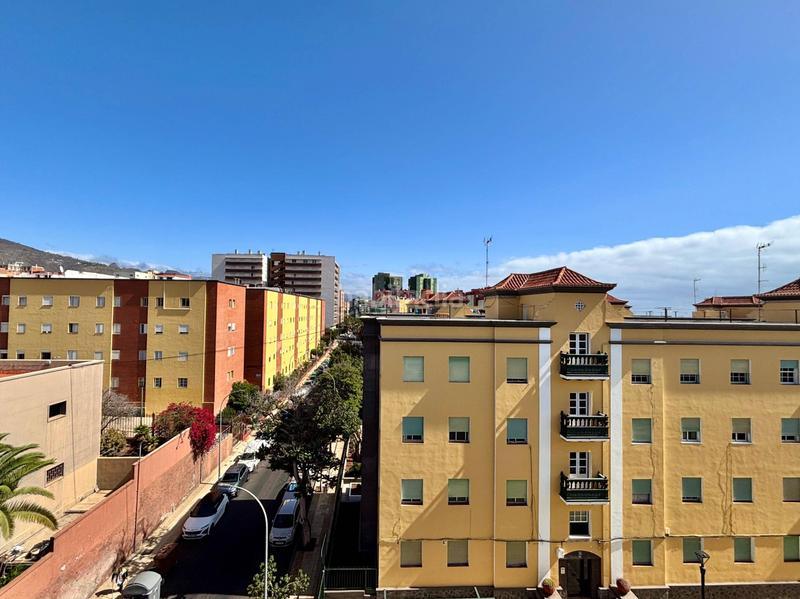 Foto 6132ea26-edc3-47ea-87e9-aebffda6487f. Appartement dans calle muñoz seca 6 dans Los Gladiolos Santa Cruz de Tenerife