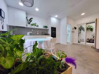 Alquiler Piso  Calle calle de juan apóstol, 16. Se alquila vivienda reformada en las coloradas