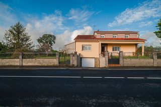 Xalet  Tabueiros-sisan. Vendo vivienda independiente con terreno