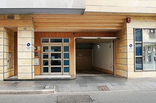 Aparcament cotxe a Santa Catalina - Canteras. Plaza de garaje y trastero en calle los martinez de escobar 24