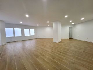 Local Comercial  Avenida josé mesa y lópez. Venta y alquiler de oficina reformada en la plaza de españa zona