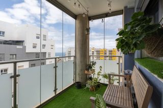 Piso en Calle calle horno de cal 4. Vivienda con piscina, pádel y balcón acristalado junto al hospit