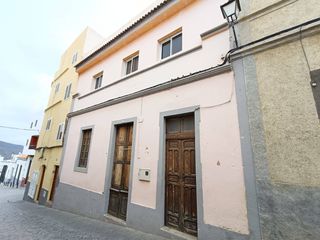 Haus  Calle padre claret. Edificio con dos viviendas en el casco de san bartolomé de tiraj