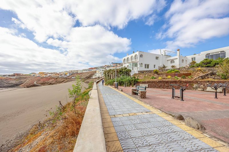 Foto e35e89ff-5c29-467b-beb1-0589fcd69ff4. Xalet a calle becquer 25 a Playa del Hombre - Taliarte - Salinetas Telde