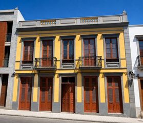 Edifici  Calle hernan perez de grado. Edificio residencial