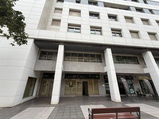 Local commercial à Avenida Avenida José Mesa y López 83