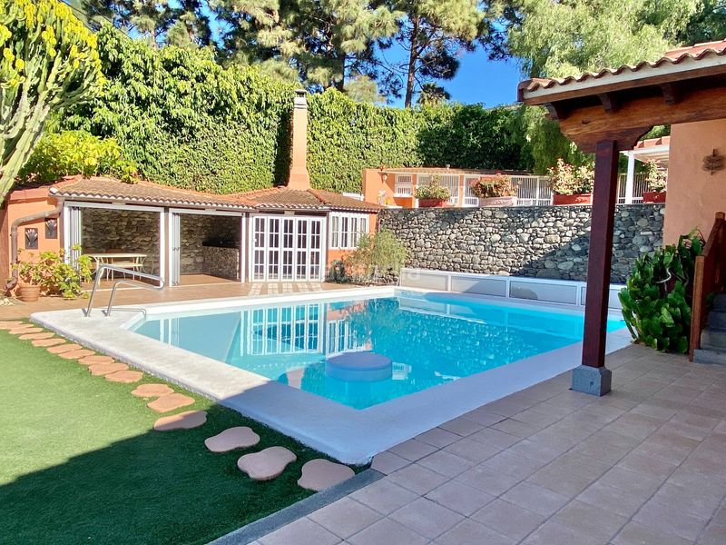 Foto 240edbaf-cc16-4e29-bd25-c94e3aee28e5. Lloguer xalet amb aparcament piscina a Tafira Palmas de Gran Canaria (Las)