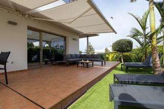 Casa  N/a. Esta villa de lujo en la orotava, con 352 m en una parcela de 49