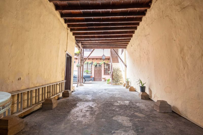 Foto fdf7e079-590c-40f4-a5c5-dae2cd6a8319. Casa adossada amb aparcament a Centro Orotava (La)
