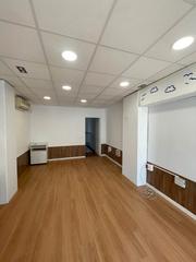 Local Comercial en La Salle - Cuatro Torres
