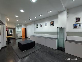 Rent Business premise  Calle de calatrava. Local en zona peatonal.