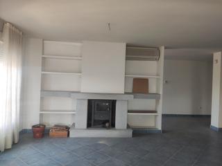 Pis  Calle d. pedro pardo garcia. Se vende piso zona ave-universidad. ao de construccion 2003.