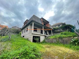 Casa en Redondela. Ref 2527 estructura 270 m2  canteria en 500 m2 finca vallada cha