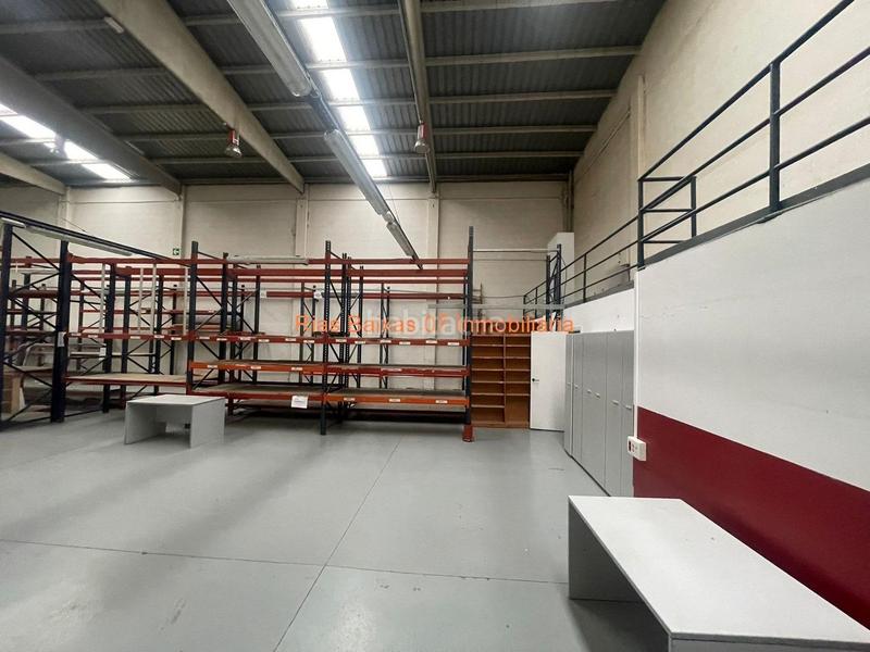 Foto 4f0867b6-7195-4241-a796-8bceed00ff8e. Alquiler nave industrial ref 4228 nave industrial 560m2 con amplias oficinas en Vigo