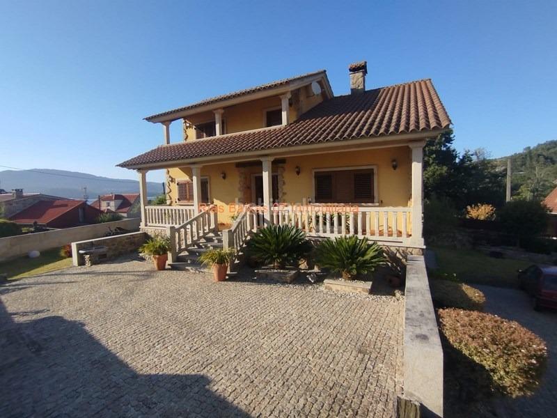 Foto 8497dc55-1378-4942-ac36-9a7450614712. Casa ref 7004 chalet 4 dorm. con piscina y vistas al mar en Redondela