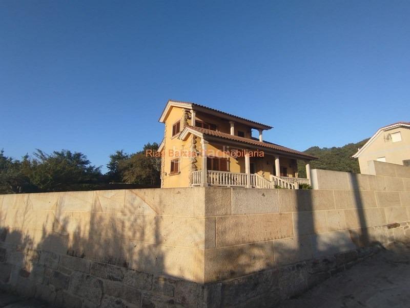 Foto 9912b017-053c-4fab-af21-5b8b11564311. Casa ref 7004 chalet 4 dorm. con piscina y vistas al mar en Redondela