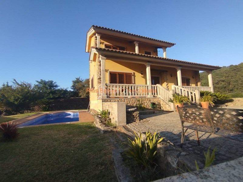 Foto 9ec714c7-0c05-4ec7-bbea-0245a46f7276. Casa ref 7004 chalet 4 dorm. con piscina y vistas al mar en Redondela
