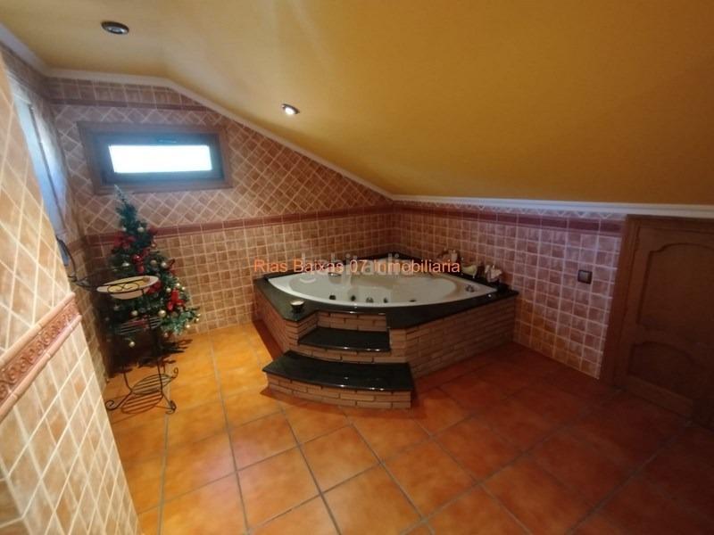 Foto bf9e5079-70cb-4e0f-8d3b-2ed37d9d7704. Casa ref 7004 chalet 4 dorm. con piscina y vistas al mar en Redondela