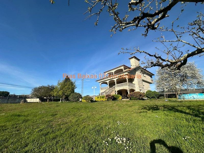 Foto 353f2746-d5b5-4f9e-a417-ee9773f003dd. Casa con parcheggio in Mos