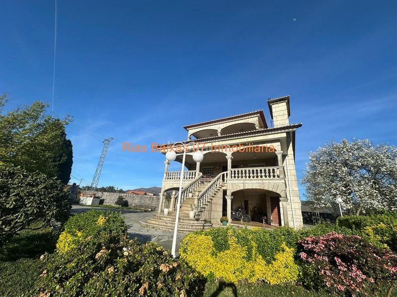 Foto 504e75d0-e12f-4ce9-a31d-ee3501c2bf8c. Casa con parcheggio in Mos