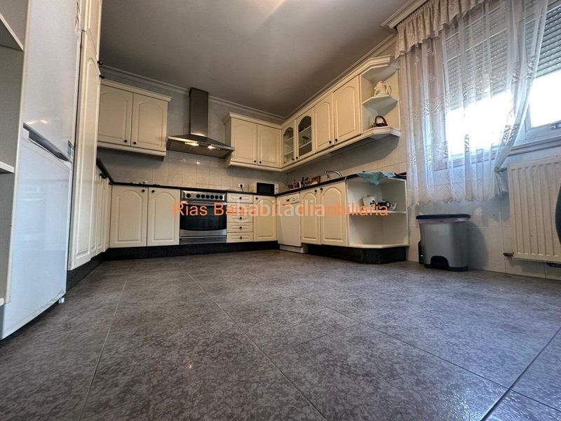 Foto 02fd4393-209e-4a40-925d-85b7552a234d. Casa ref 7072 casa 3 dorm. con gran bajo comercial independiente en cabral en Vigo