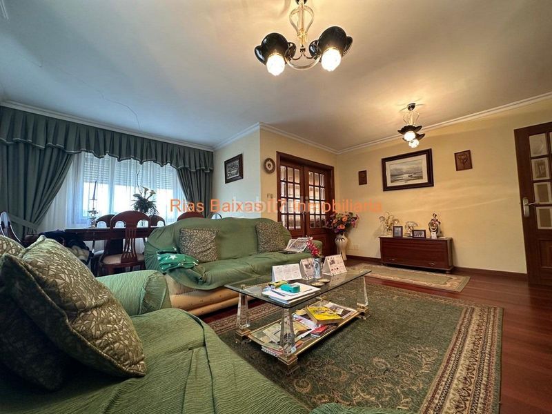 Foto 1e08399d-af0d-4189-9939-4053aeaacaac. Casa ref 7072 casa 3 dorm. con gran bajo comercial independiente en cabral en Vigo