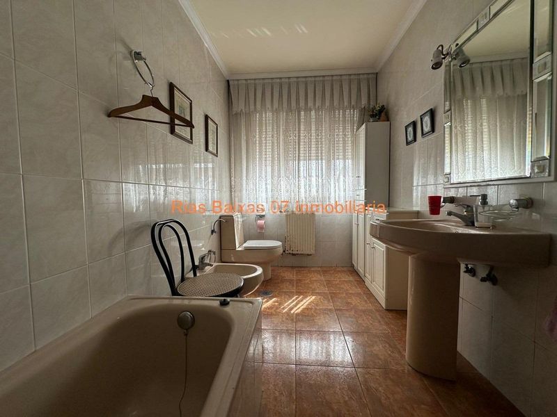 Foto 408e9b26-610b-44ae-bc89-c5e0bb2b5a48. Casa ref 7072 casa 3 dorm. con gran bajo comercial independiente en cabral en Vigo