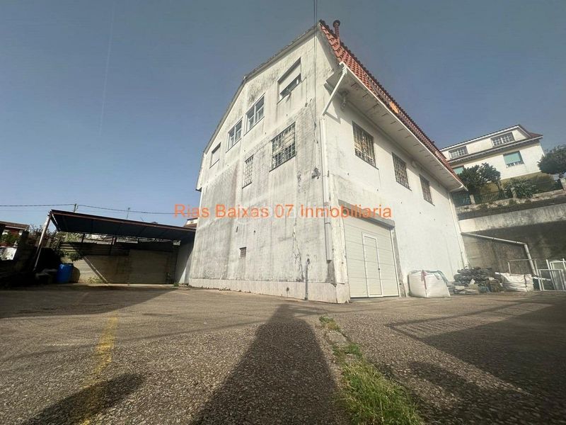 Foto e50368ff-004c-4112-82ce-fd5ce78d0709. Casa ref 7072 casa 3 dorm. con gran bajo comercial independiente en cabral en Vigo