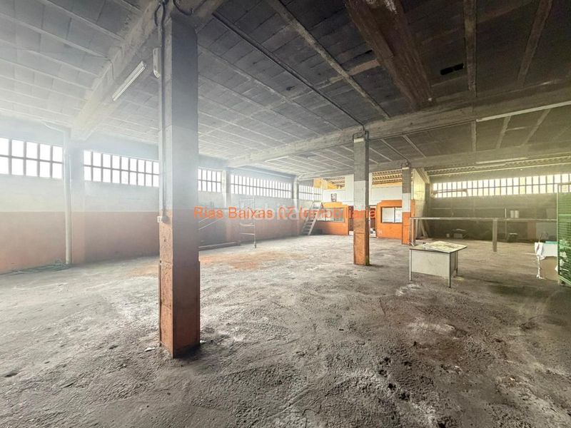 Foto 0b8f403f-64a4-4eb8-8102-e1f8f48d3152. Location bâtiment à usage industriel dans Mos