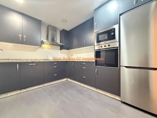 Pis a Centro - Areal. Ref 4269 piso reformado 4 dorm. con garaje zona rosalia de castr