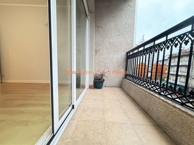 Foto b8e7bbeb-aa87-4a31-8c3e-7ce4c68d6b8c. Pis amb calefacció aparcament a Centro - Areal Vigo