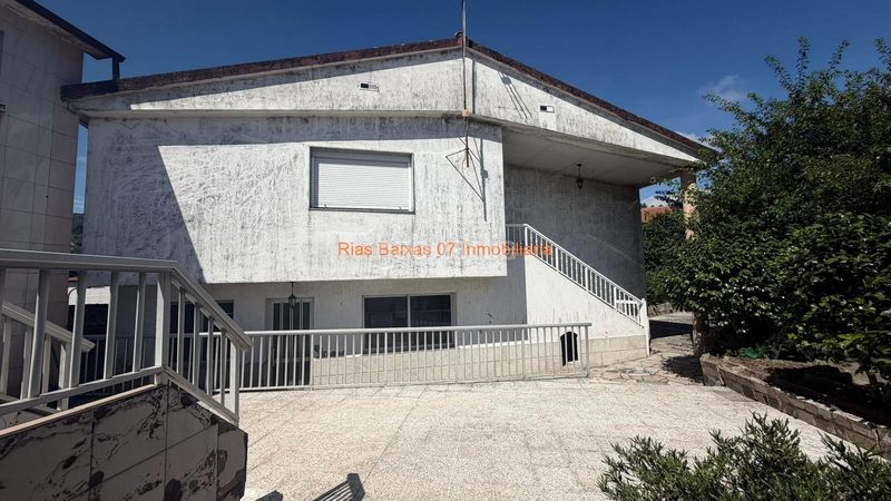 Foto 4746fea4-7254-4ead-9063-230de985d88a. Casa amb calefacció aparcament piscina a Mos