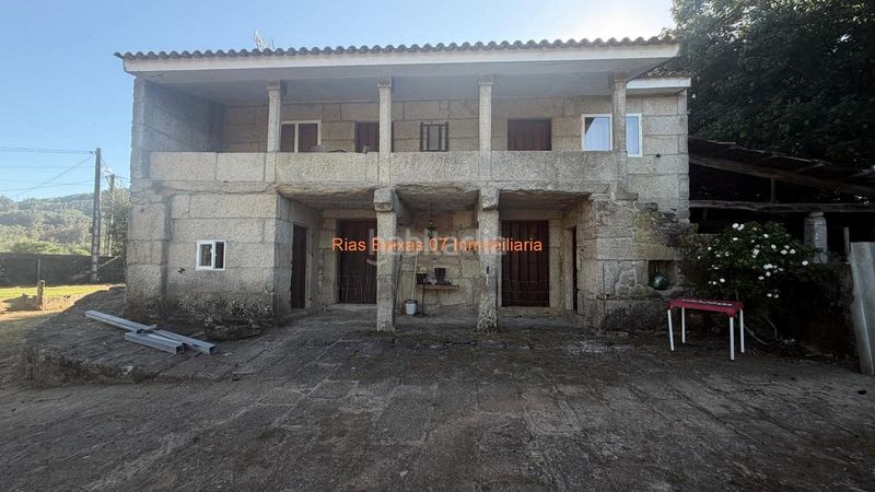 Foto 0244573b-367e-44bd-ac7d-40fb88196601. Casa amb calefacció aparcament a Tui