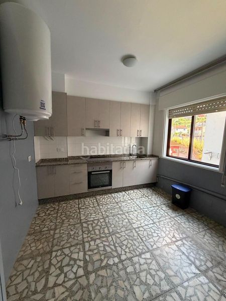 Foto ba2e3d05-fd81-4647-a54a-8734eda67d4c. Pis a Redondela