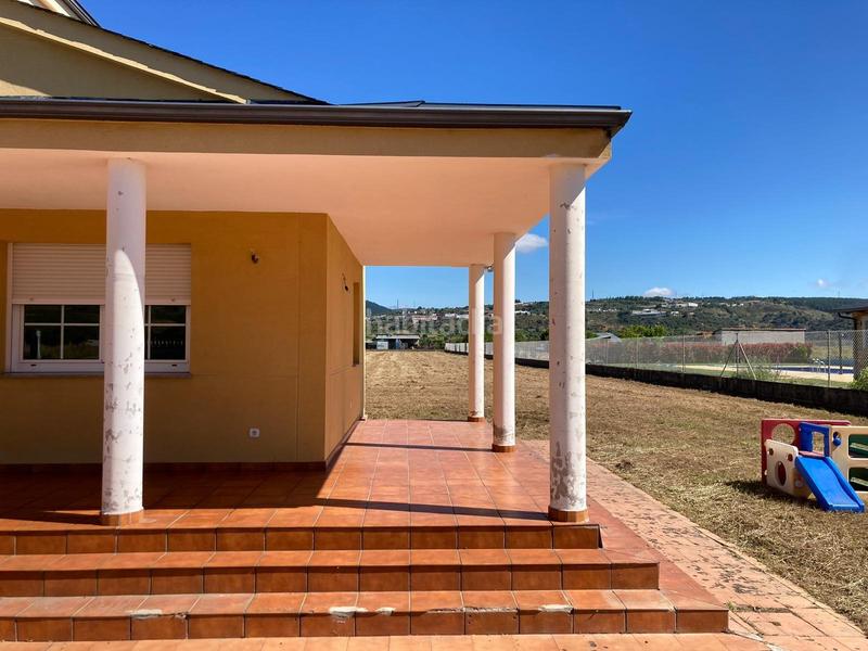 Foto 3f4b301d-b34d-443d-b5eb-b16ea7afdc96. Xalet amb aparcament a Urbanización Patricia - Campo Ponferrada