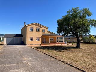 Xalet en Urbanizacin Patricia - Campo. Chalet con finca de 5.400 m en campo